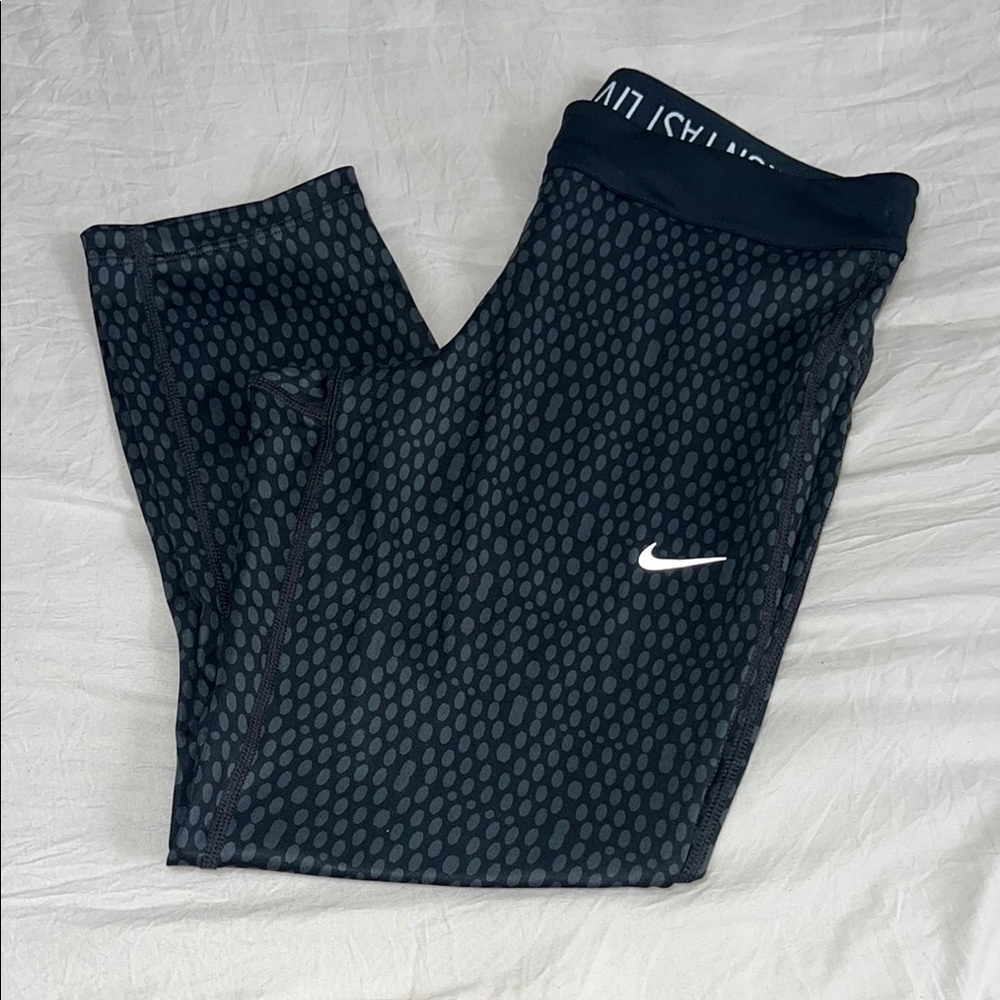 Nike Black Performance Leggings with Textured Pattern Size Medium